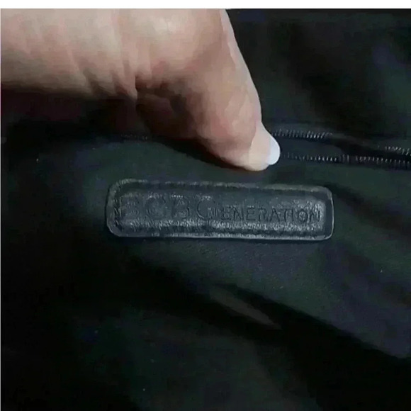 EUC BCBGeneration RED & BLACK PATENT FAUX SNAKE EMBOSSED SHOULDER/ CROSSBODY BAG - Picture 10 of 16